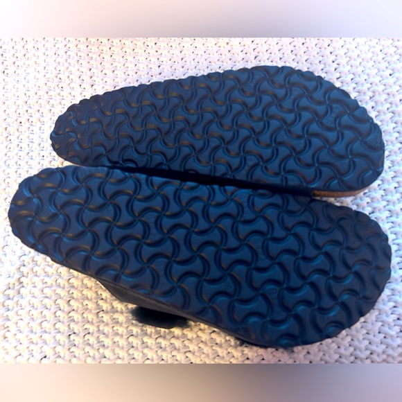 Birkenstock Arizona Fur
Color: Night Suede